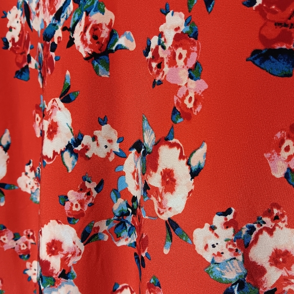 EST 1946 EUC Women's Cold Shoulder Tunic Top, Size XL,  Red Floral V-neck - Picture 4 of 9